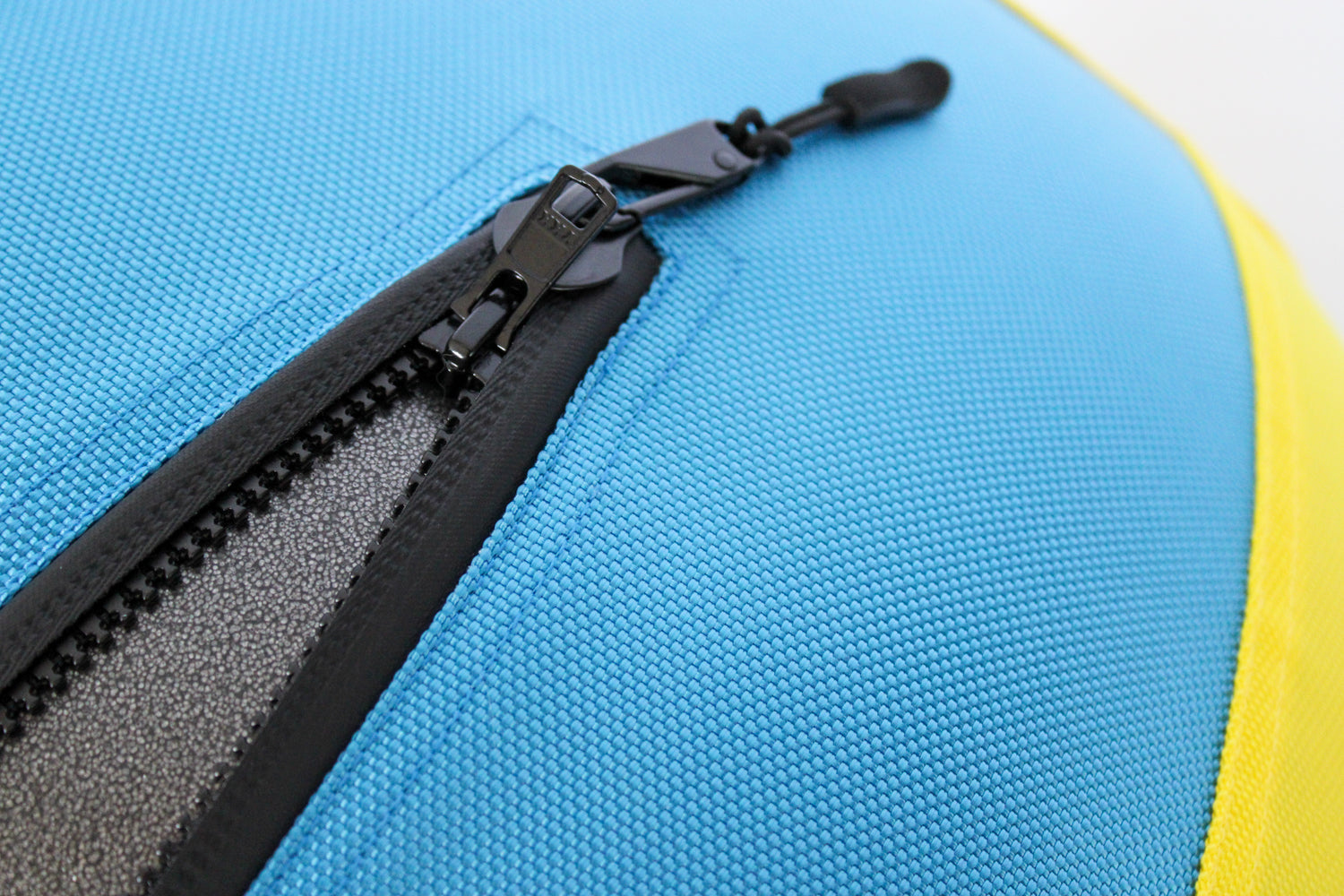 View of the herding ball Bosty Ball MAX’s double-zipper closure unzipped, highlighting reinforced stitching and durability.